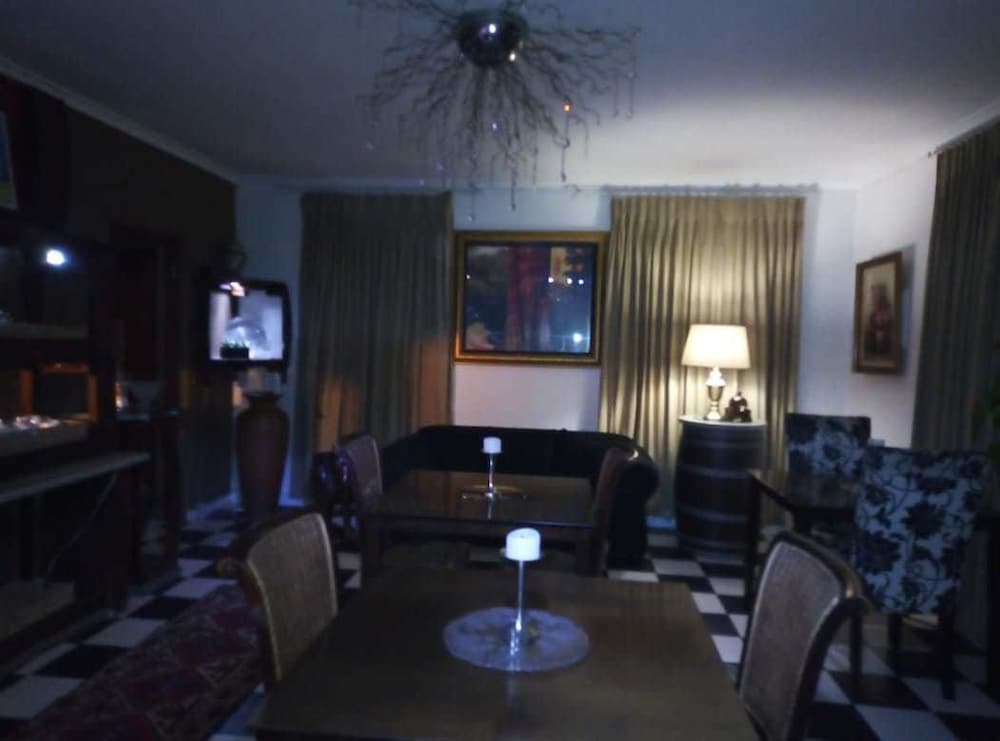 Фото Bread & Barrel Bellville Guesthouse