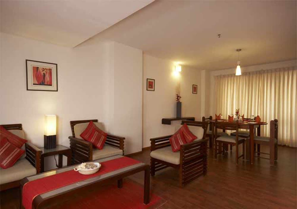 Фото Hotel Kanoos Residency