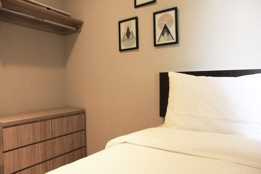 Фото Deluxe and Comfortable The Springlake Summarecon Apartment