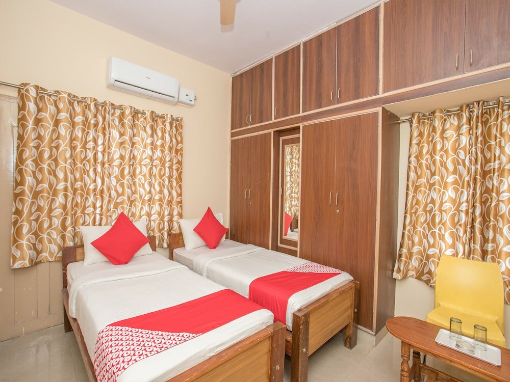 Фото Oyo 12776 SV Suites