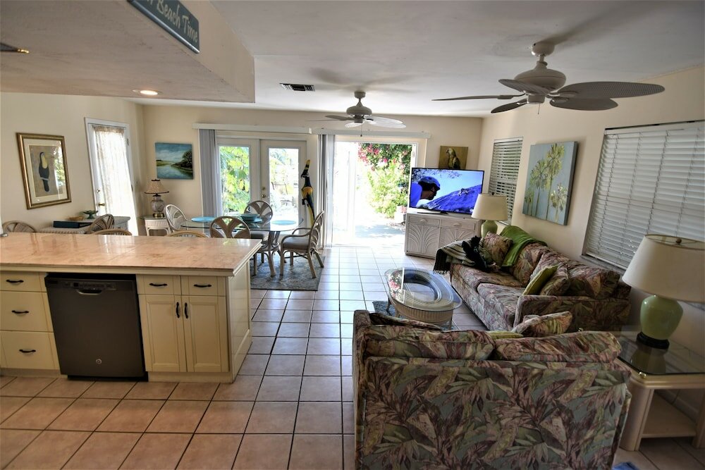 Фото Oasis at John's Pass Madeira Beach