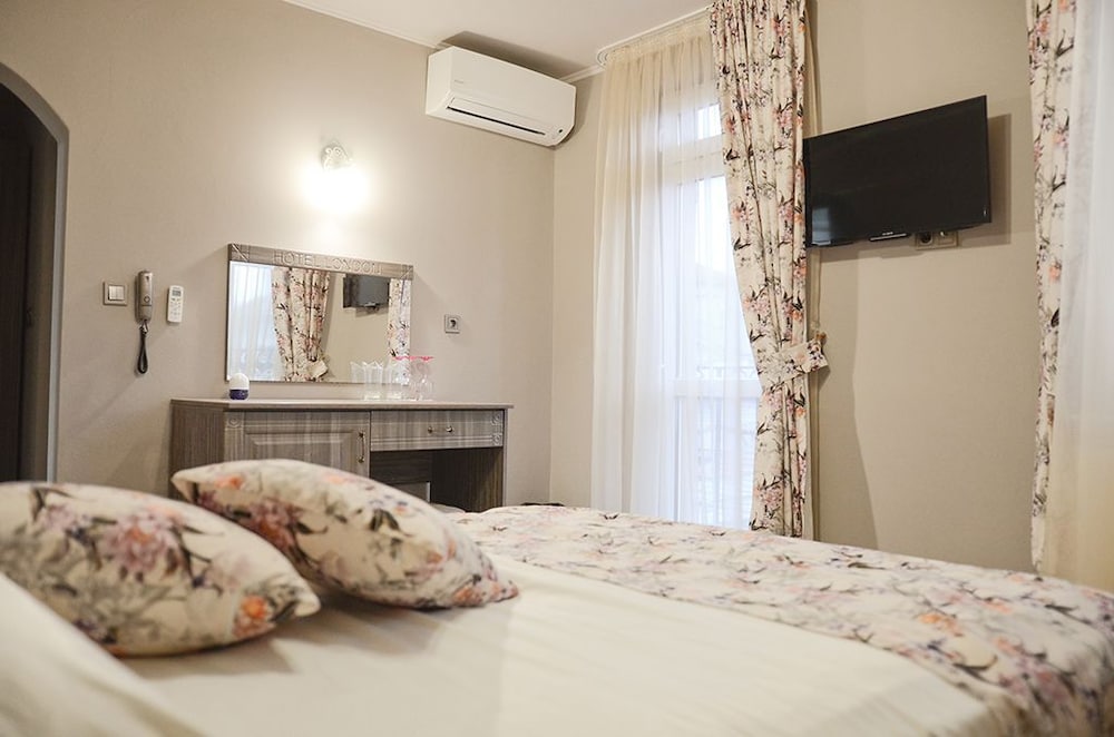 Фото отеля 4