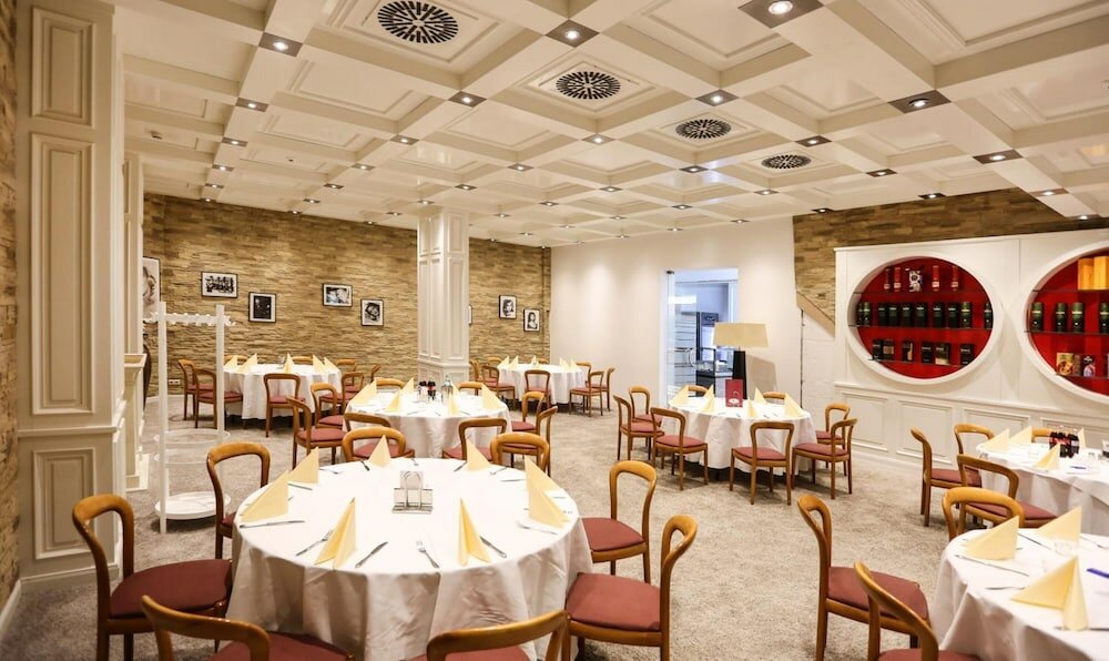 Фото La Strada Hotel