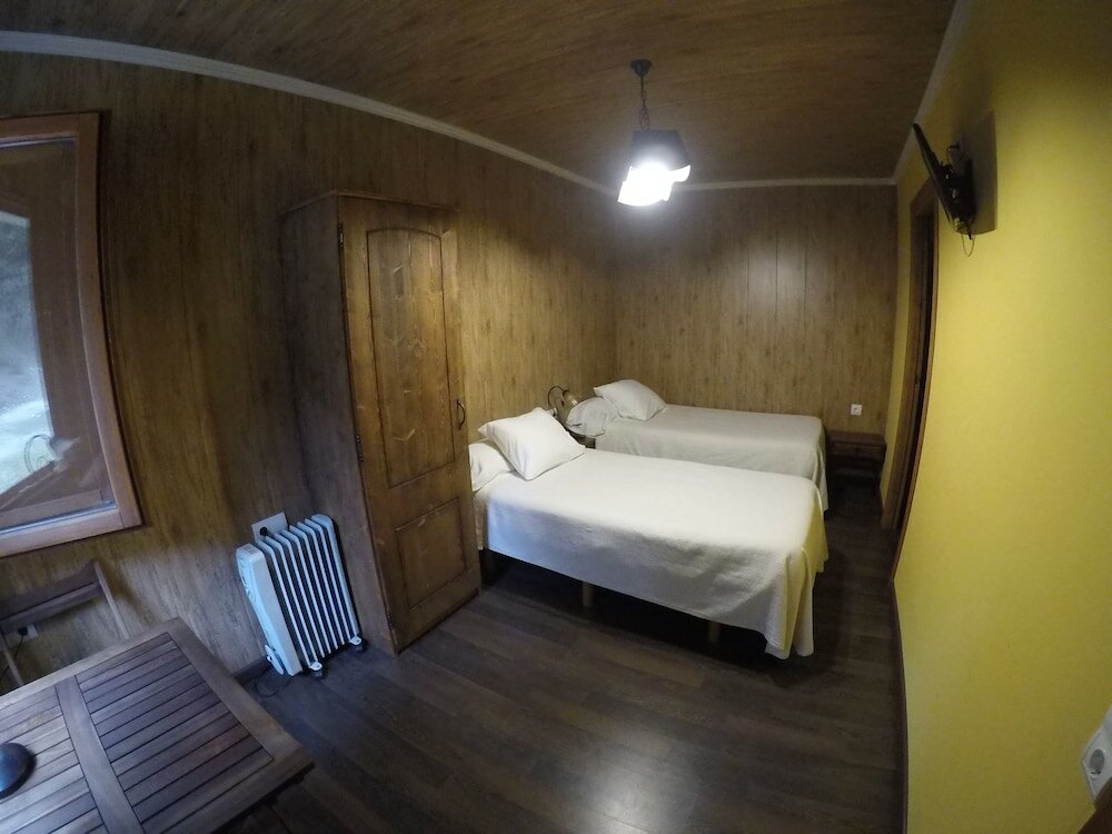 Фото Hostal Restaurant Pous de la Neu