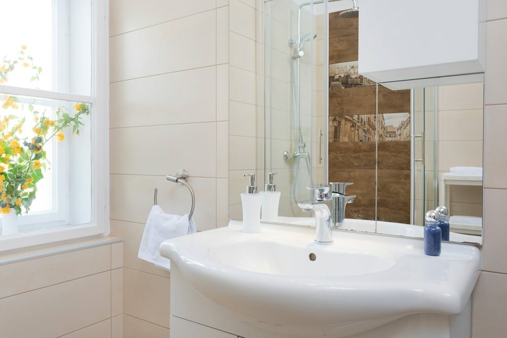 Фото Cute Studio With Beautiful Balcony in the Center!