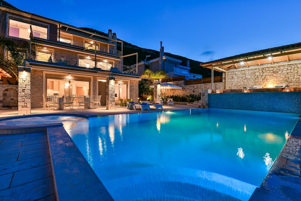 Фото Villa with Striking views over the infinity Pool