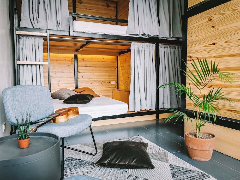 Фото Murals Sleepbox Capsule Hostel - Adults Only