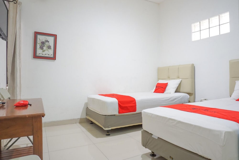 Фото Residences by RedDoorz Syariah @ Buah Batu