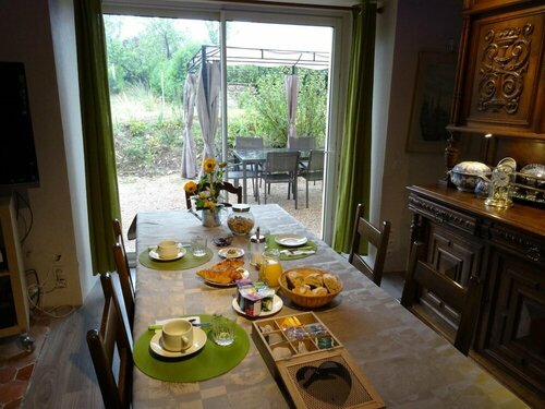 Гостиница Chambres d'hôtes la Datcha Bourguignonne в Боне