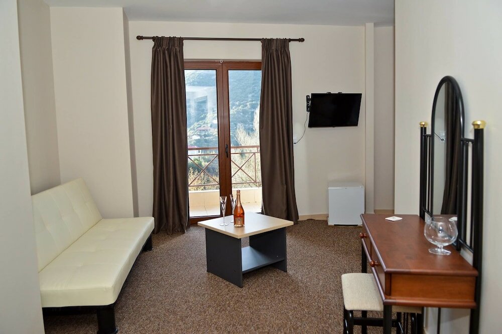 Фото Hotel Mikri Archontissa