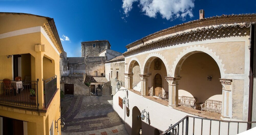 Фото Castello di Altomonte