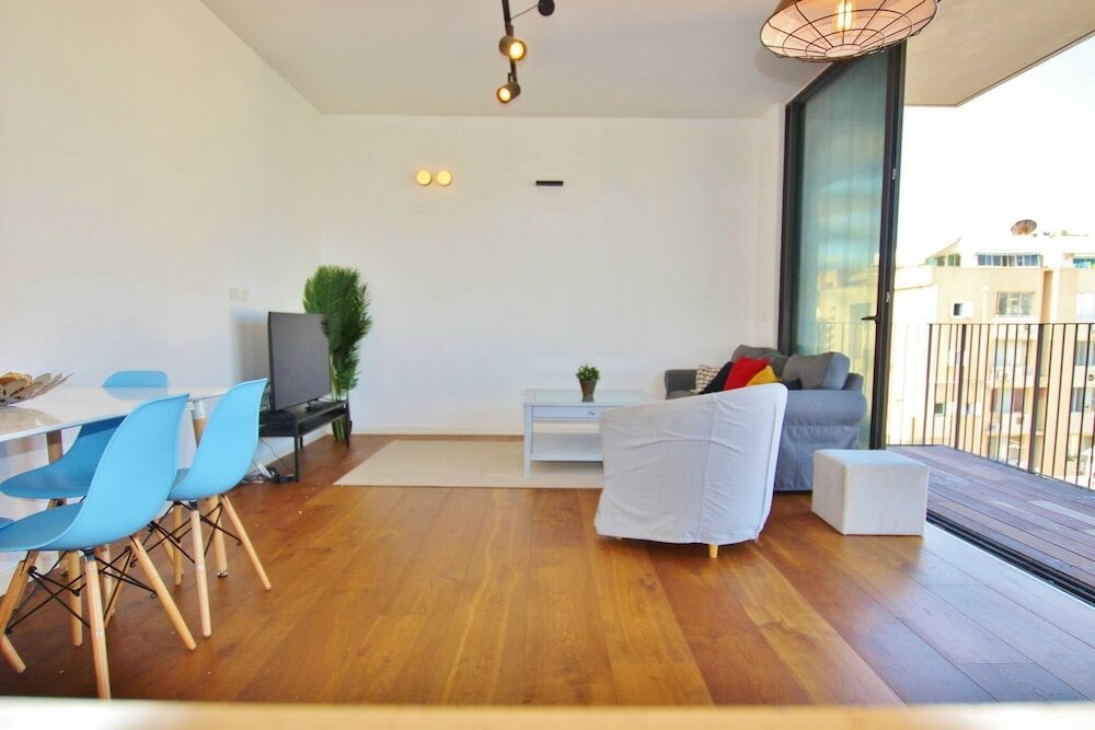 Фото 2 Bedroom Apartment with Hot Tub Facing Bograshov Beach