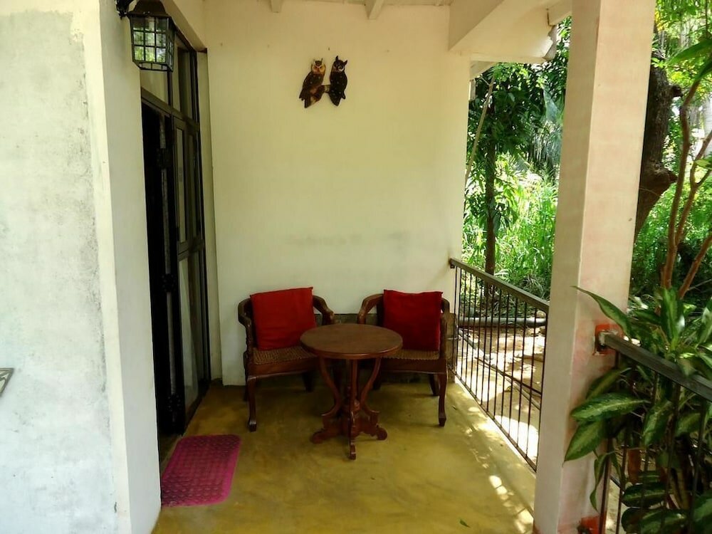 Фото New Green Hut Inn & Restaurant