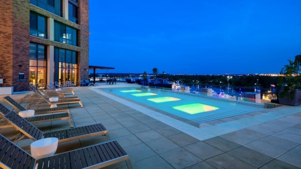 Фото Global Luxury Suites at The Wharf