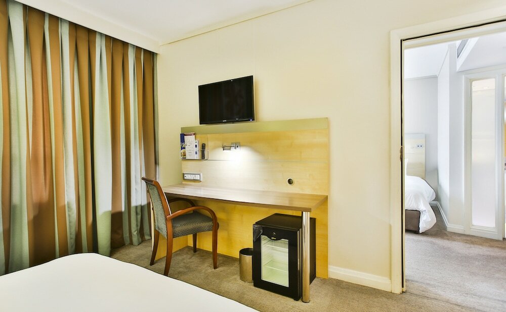 Фото Holiday Inn Express Sandton Woodmead, an Ihg Hotel