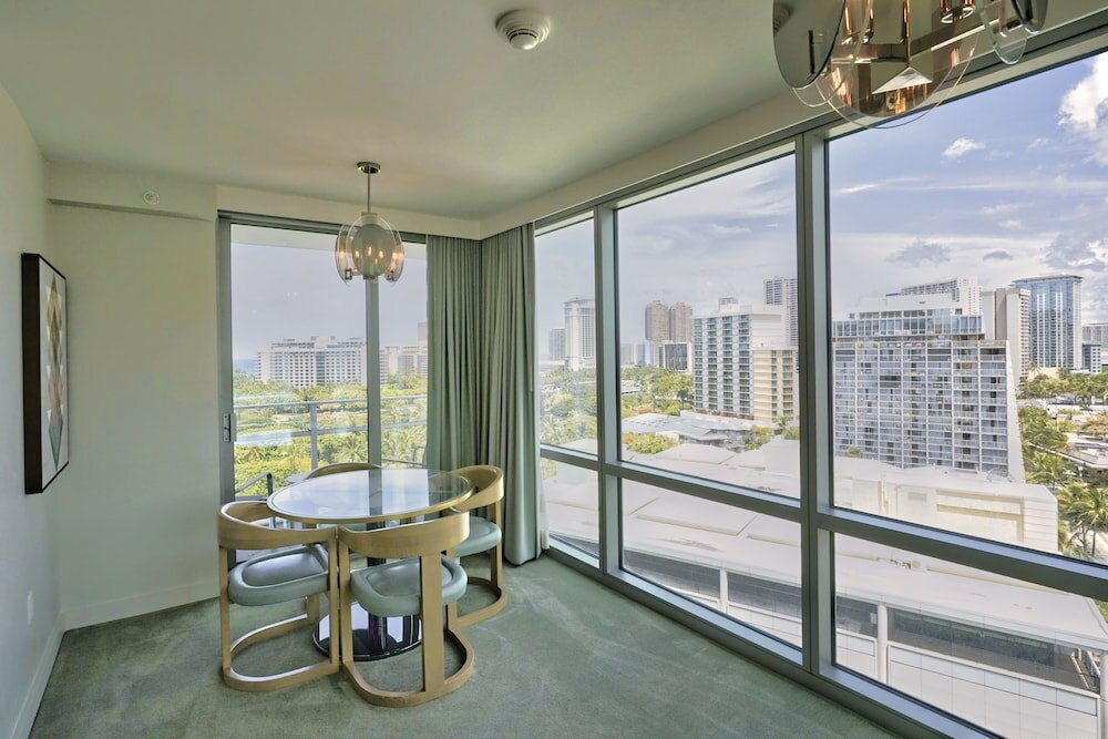 Фото The Ritz-Carlton Residences, Waikiki Beach