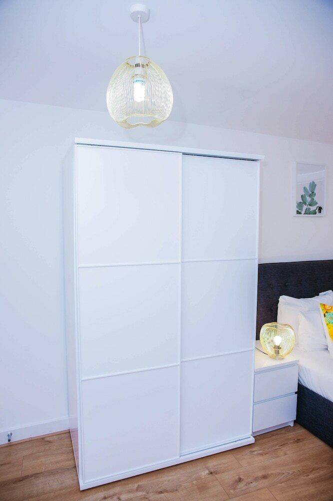 Фото Riverside 2 Bed Apartment