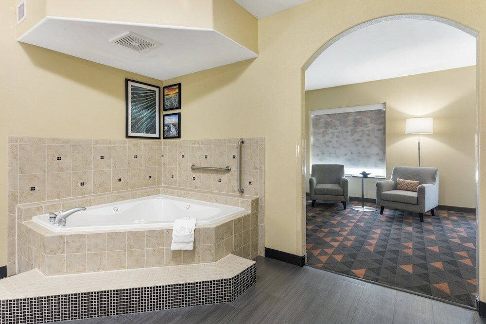Фото Holiday Inn Hotel & Suites Waco Northwest, an Ihg Hotel