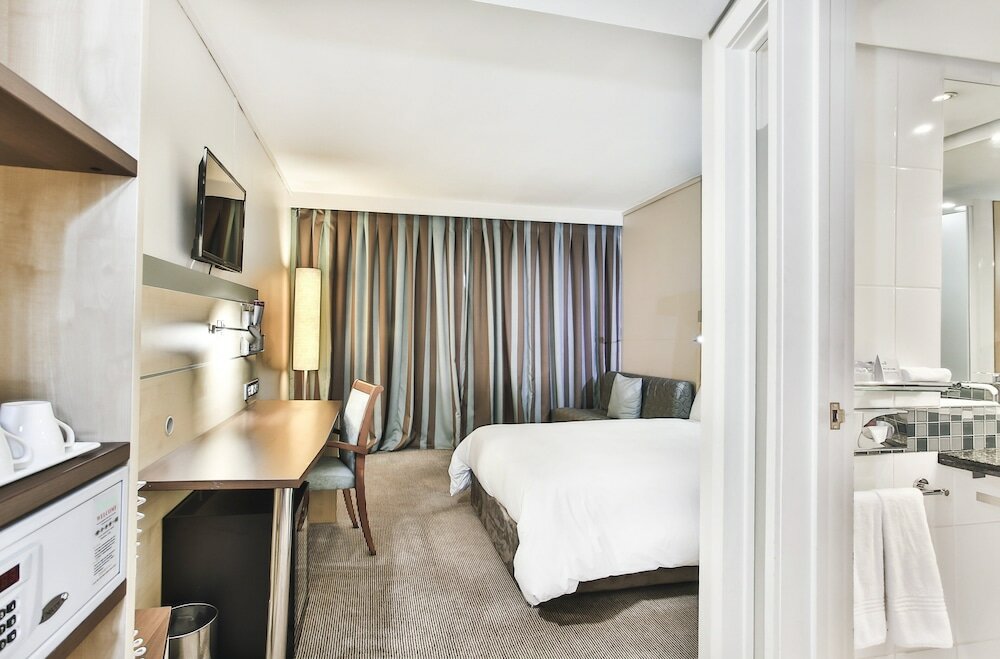 Фото Holiday Inn Express Sandton Woodmead, an Ihg Hotel