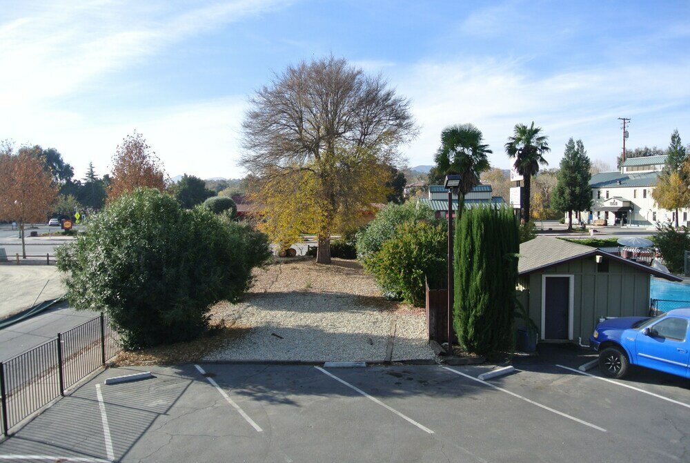 Фото Vino Inn & Suites