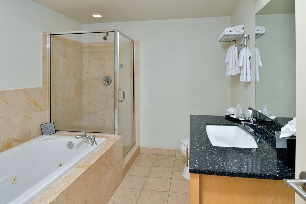 Фото Grand Eastonian Hotel & Suites