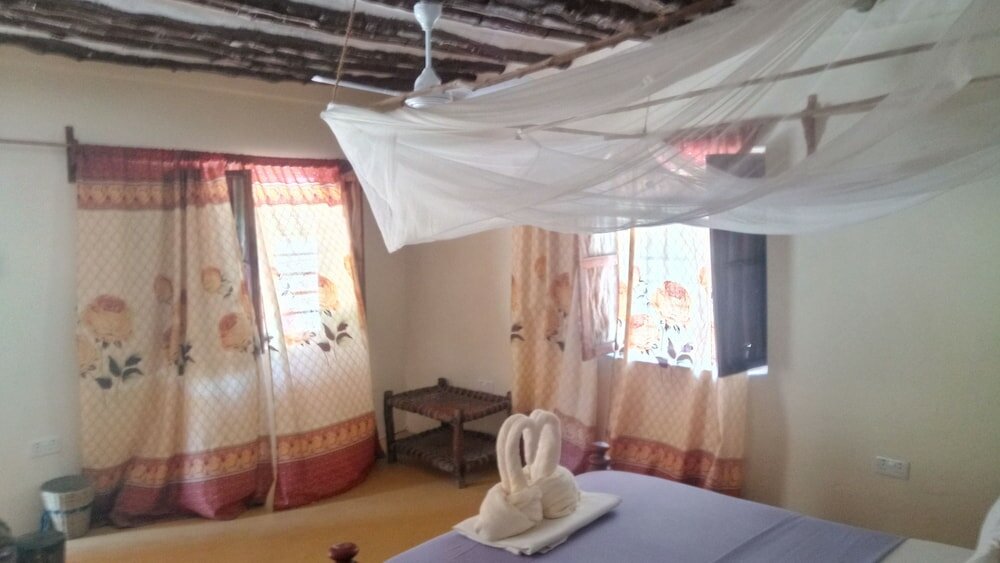 Фото Twisted Palms Lodge & Restaurant