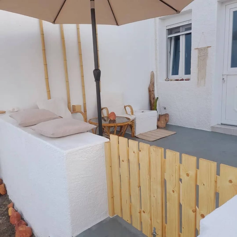 Фото Salty Caves Apartments Milos