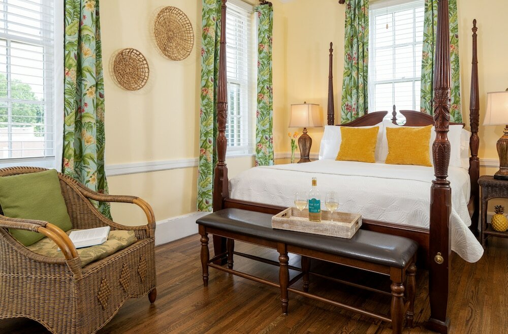 Фото Magnolia Manor and Chapel