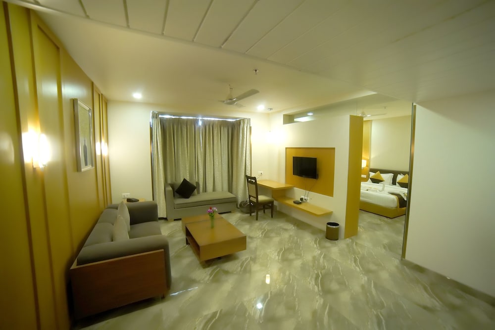 Фото Alexander Luxury Hotel