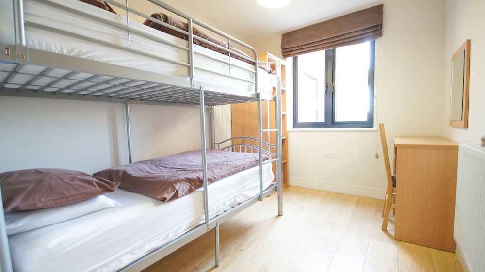 Фото Crompton House Apartments