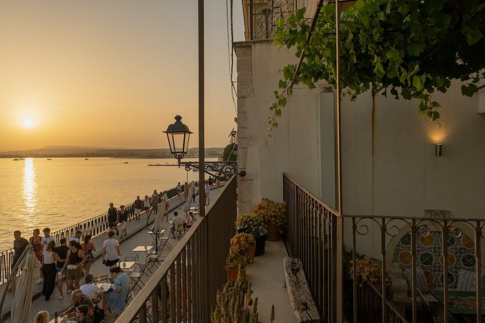 Фото Charme Hotel Henry's House