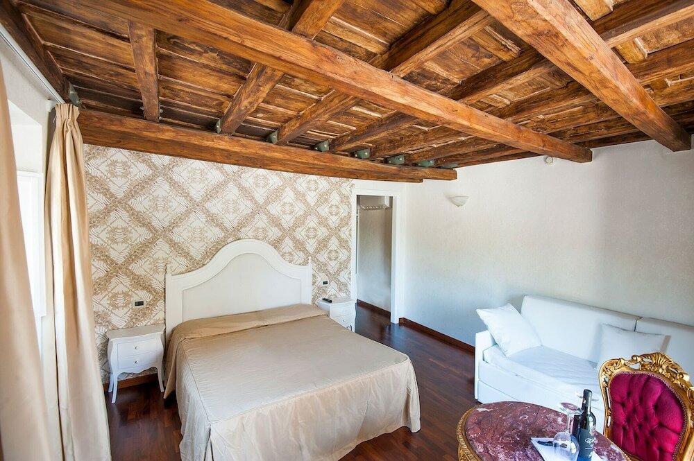 Фото Royal House