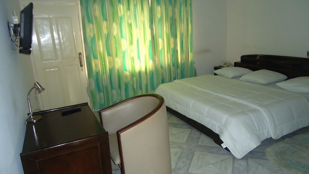 Фото Wadoma Royale Hotel