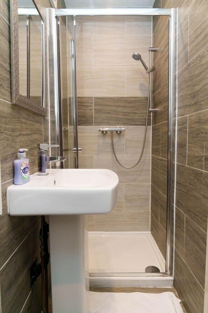 Фото Roundhay Apartments