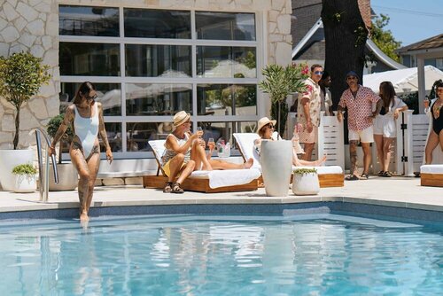 Гостиница The St Laurent Social Club & Guest Rooms в Асбери Парк