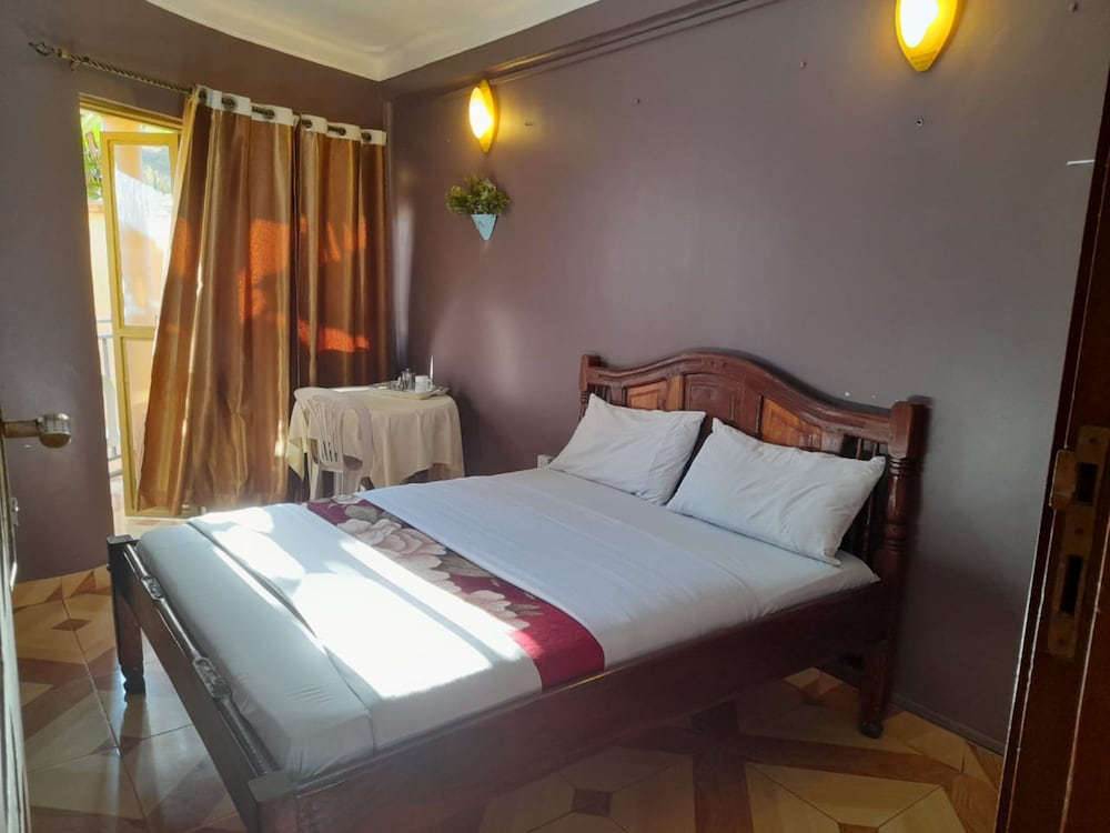 Фото Twin Tower Gardens Hotel