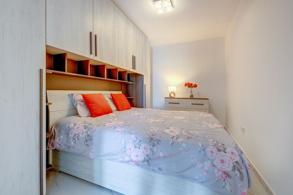 Фото Deluxe 2br Apartment in Central St Julian's