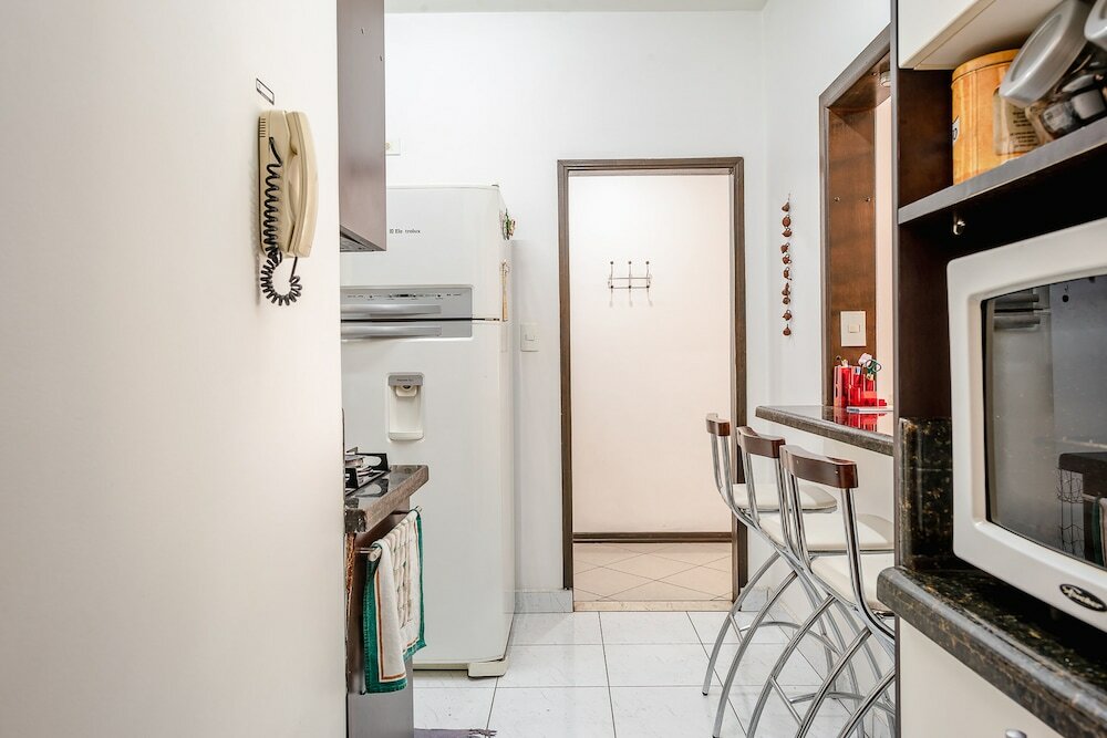 Фото Ape tamanho família com garagem