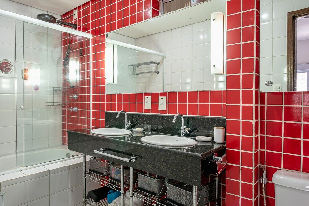 Фото Ape tamanho família com garagem