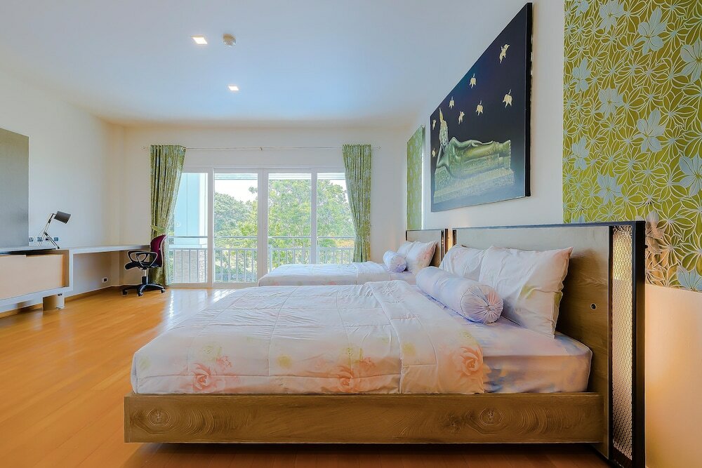 Фото Luxury Mansion 6 Br on Golf Course Jb