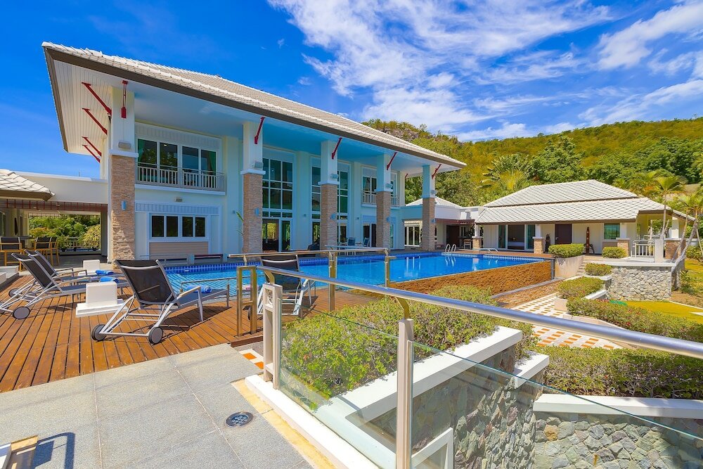 Фото Luxury Mansion 6 Br on Golf Course Jb