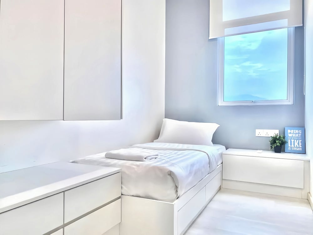 Фото Straits Garden Suites Georgetown