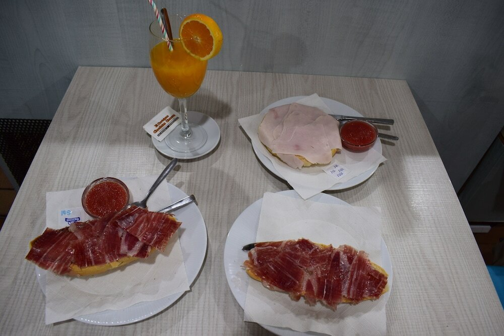 Фото Apartamentos Turísticos La Plaza