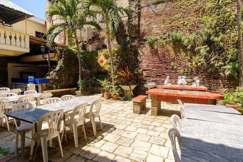 Фото RedDoorz Plus @ Calle Crisologo Vigan