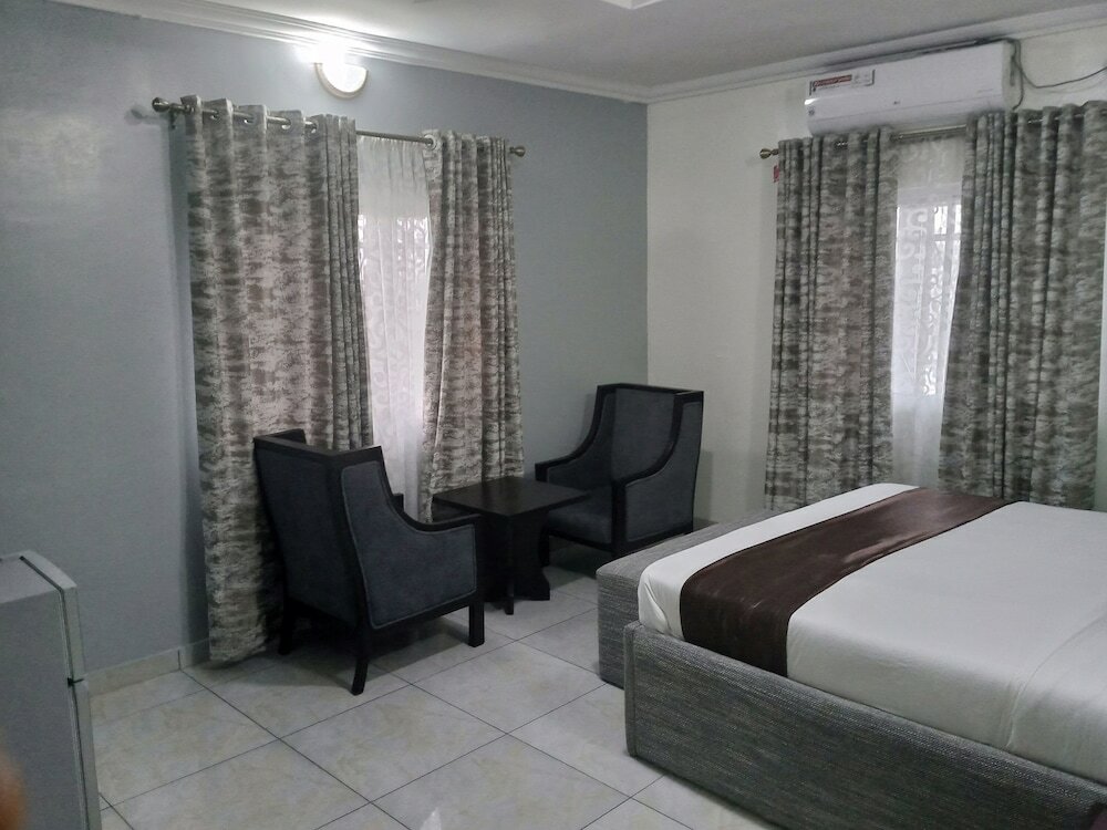 Фото Blooms Spot Hotel and Apartments