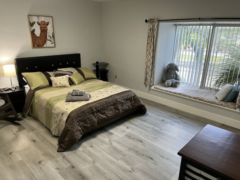 Фото Luxurious & Spacious Townhouse 6 Miles From Beach