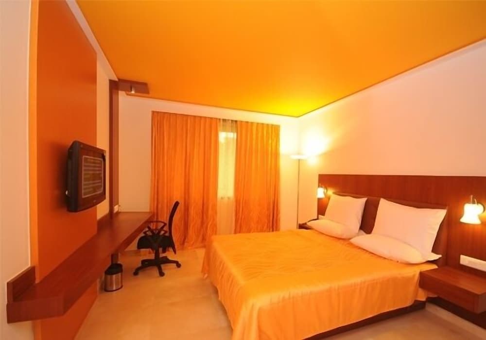 Фото Srinivas Saffron Hotel