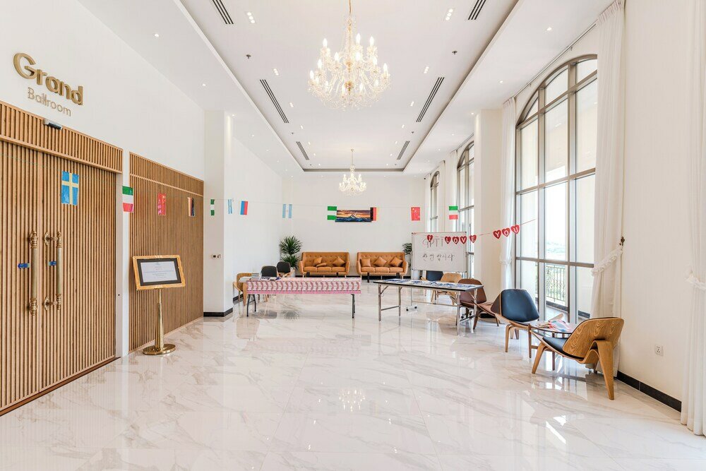 Фото Sea Breeze Hotel & Villa