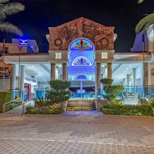 отель Montebello Resort Hotel