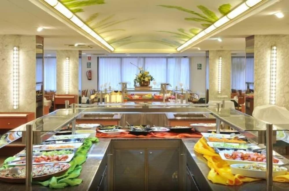 Фото Oasis Park Junior Suites